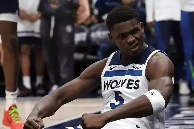 文班29分马刺险胜火箭 KD31分太阳力克独行侠